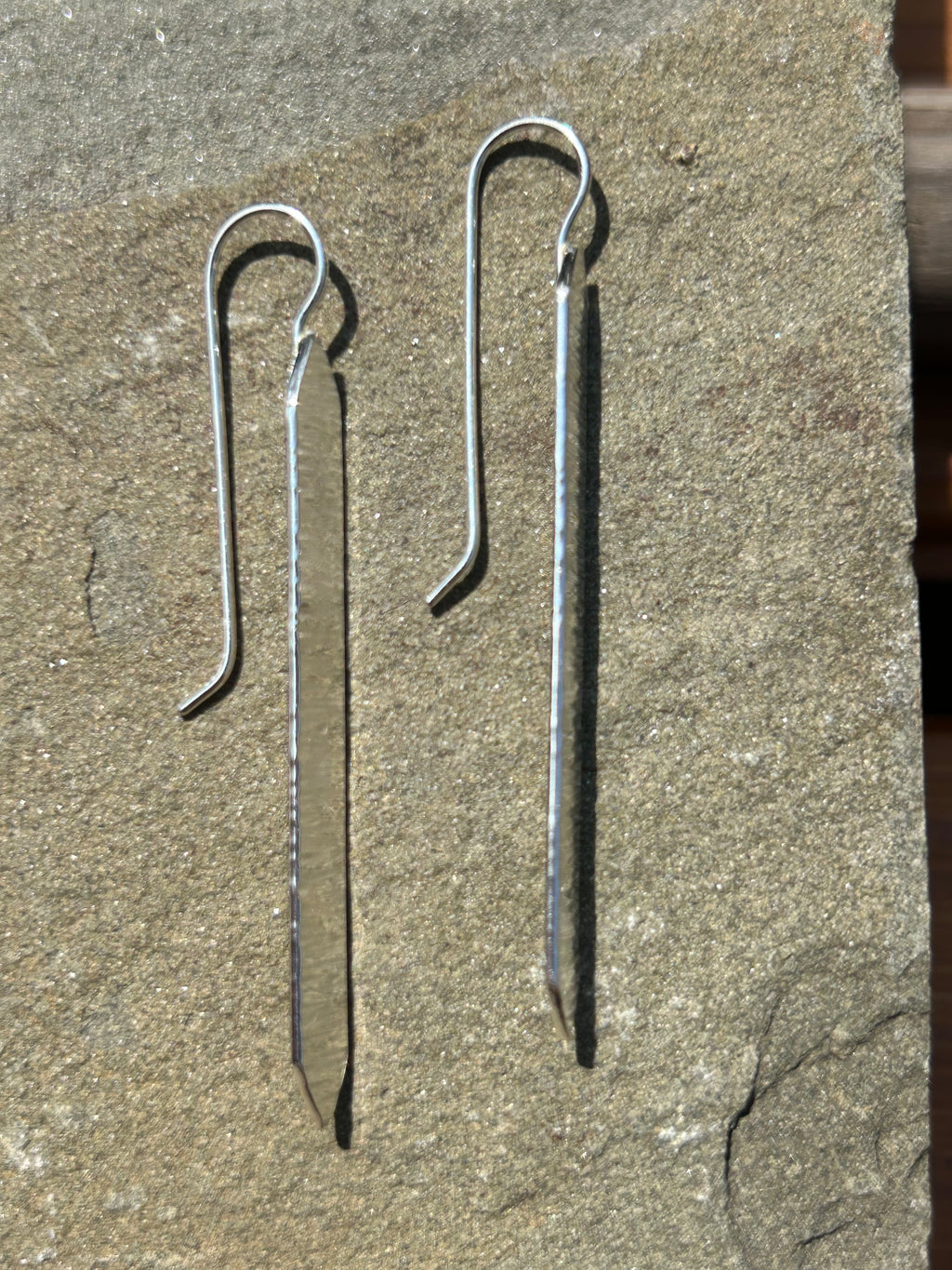 Spear leaf texture earrings
