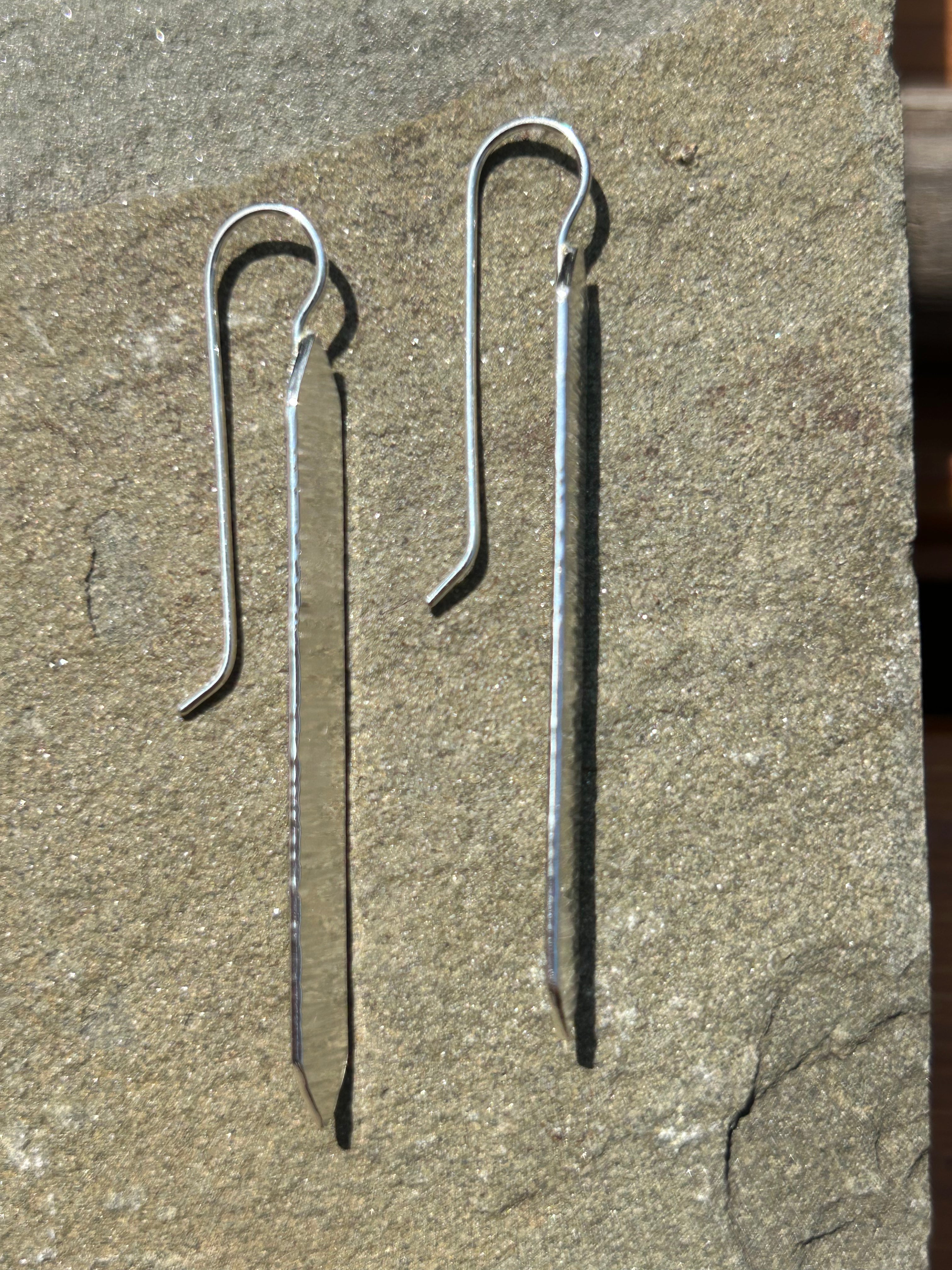 Spear leaf texture earrings